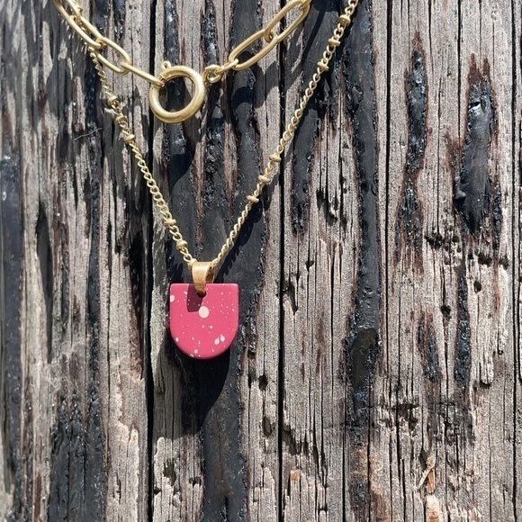 Multi chain necklace with pink pendant paper clip - Picture 3 of 6